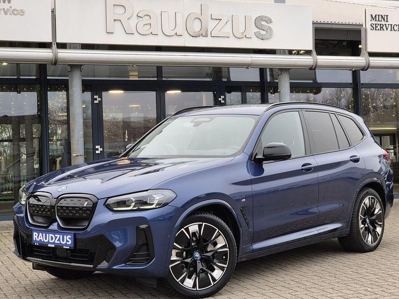 Phytonicblau metallic Gebraucht 2024 BMW iX3 Impressive SUV | 51.900 € (Fairer Preis) - Bild 1/4