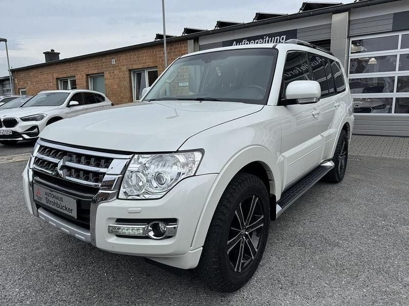 Weiß Gebraucht 2017 Mitsubishi Pajero Edition SUV | 29.950 € (Superpreis) - Bild 1/4