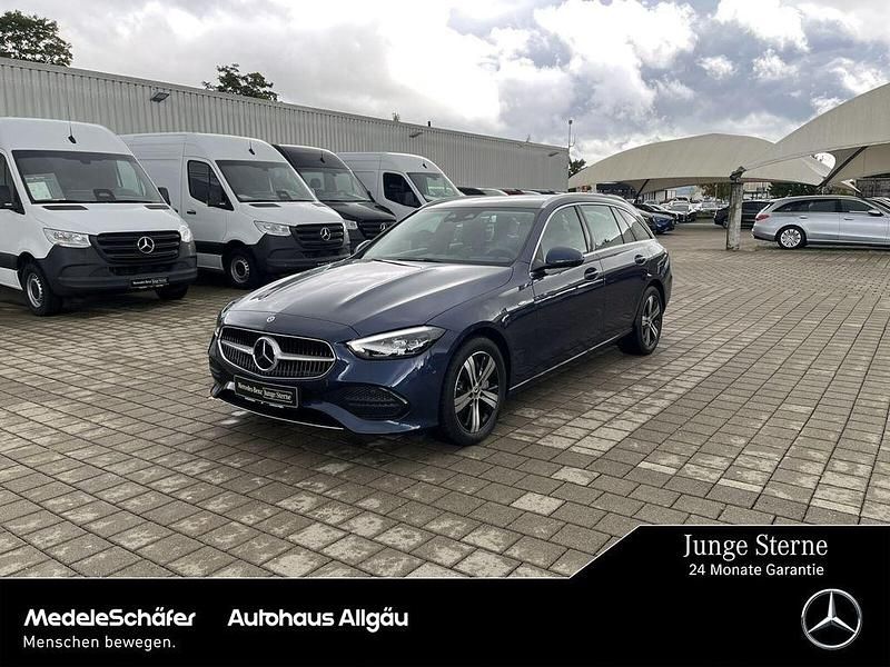 Lack sodalithblau (metallic) Gebraucht 2024 Mercedes C300e Avantgarde Kombi | 45.960 € (Fairer Preis) - Bild 1/4