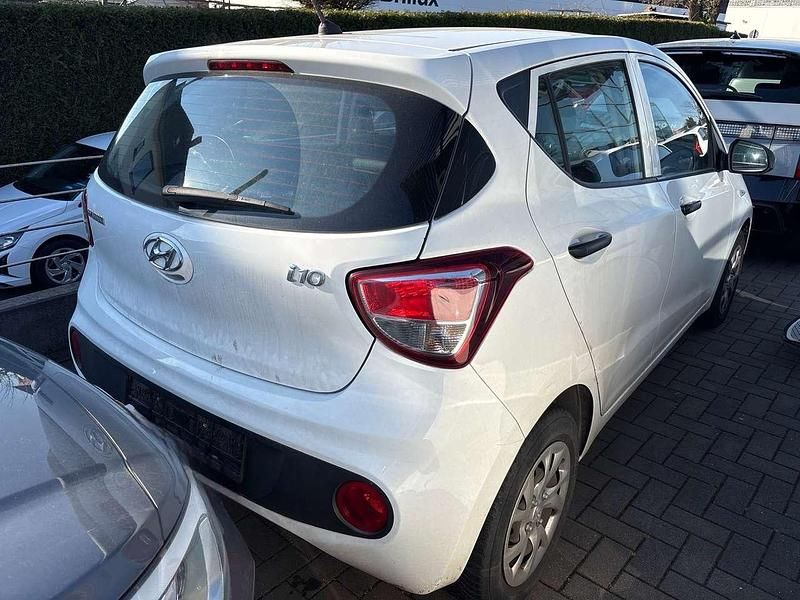 Gebraucht Hyundai i10 Pure 67 PS (49 kW) 2019 Polar white / sol Kleinwagen