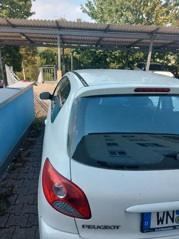 Gebraucht Peugeot 206 60 PS (44 kW) 2009 Weiß Limousine