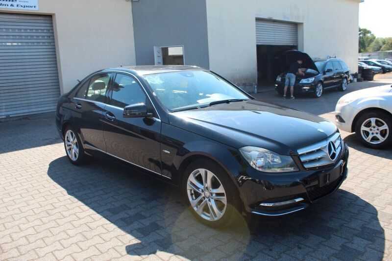 Gebraucht Mercedes C180 156 PS (114 kW) 2011 Schwarz Limousine