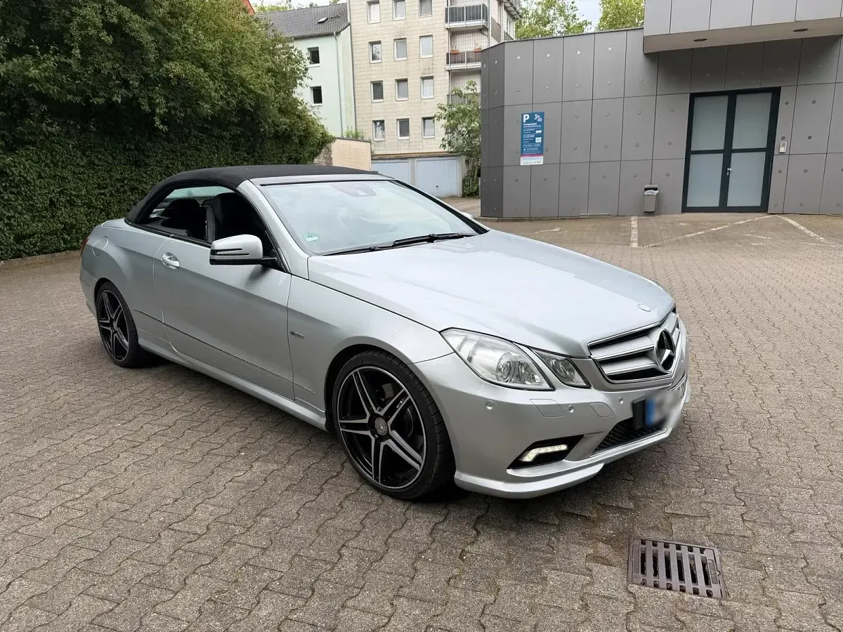 Gebraucht Mercedes E250 AMG line 204 PS (150 kW) 2012 Schwarz Cabrio