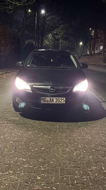 Gebraucht Opel Astra Edition 165 PS (121 kW) 2013 Limousine