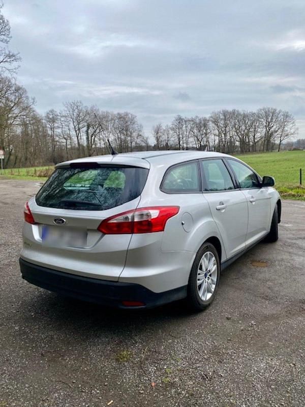 Gebraucht Ford Focus 125 PS (91 kW) 2014 Silber Kombi