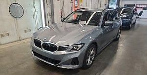 Grau Gebraucht 2022 BMW 318 Shadowline Limousine | 26.299 € (Guter Preis) - Bild 1/4