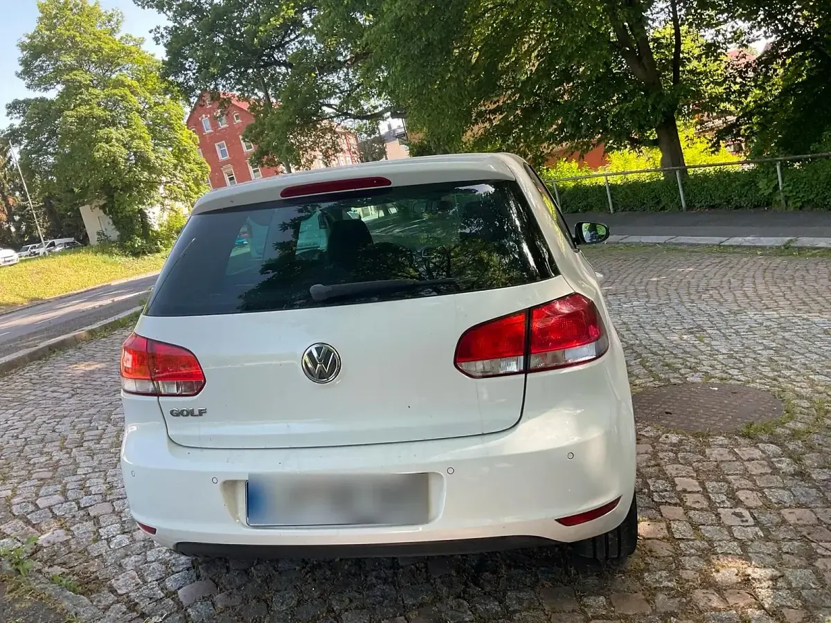 Używany VW Golf VI 86 KM (63 kW) 2011 Biały Hatchback