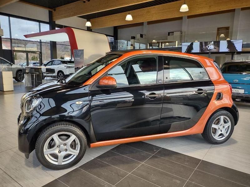 Gebraucht Smart ForFour Passion 90 PS (66 kW) 2016 Schwarz/orange (metallic) Kleinwagen