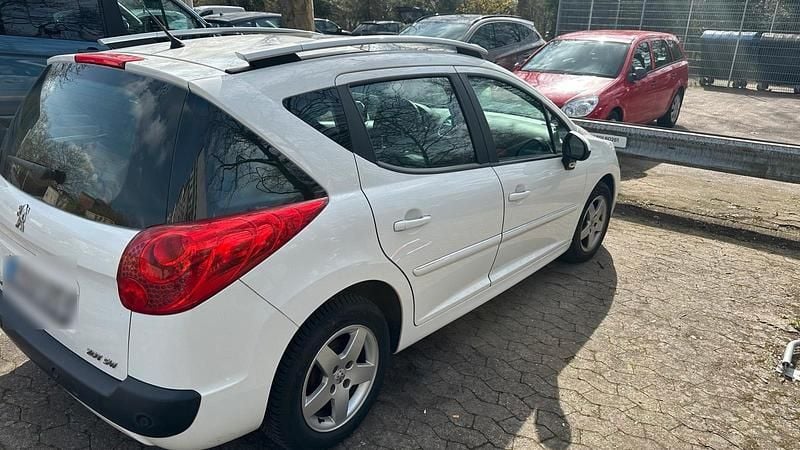 Gebraucht Peugeot 207 Filou 73 PS (53 kW) 2012 Weiß Kombi