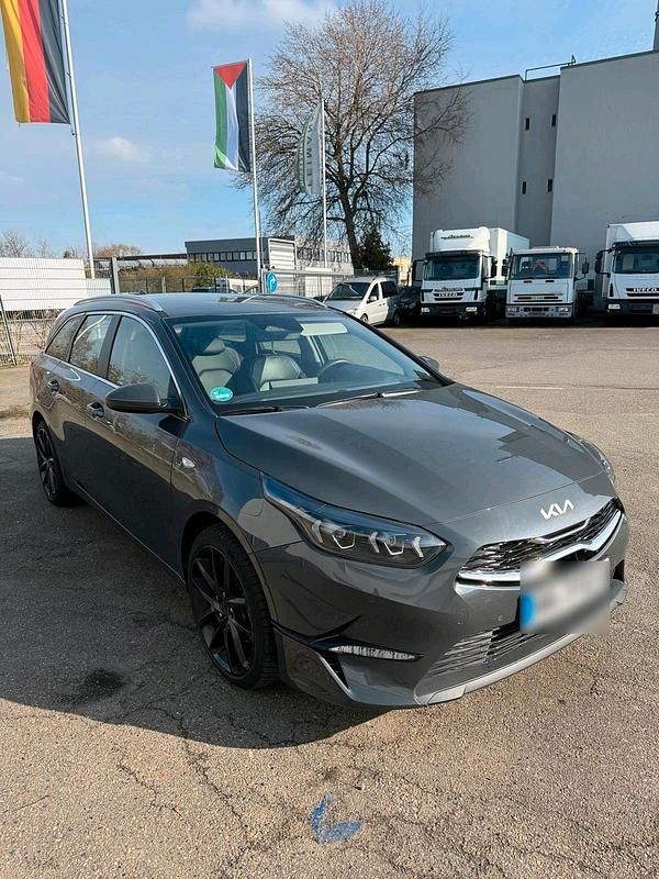 Gebraucht Kia Ceed 140 PS (102 kW) 2025 Grau Kleinwagen