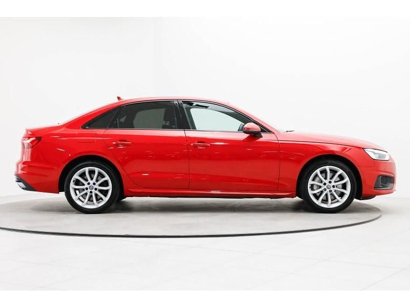Gebraucht Audi A4 Ambiente 231 PS (169 kW) 2020 Rot Limousine