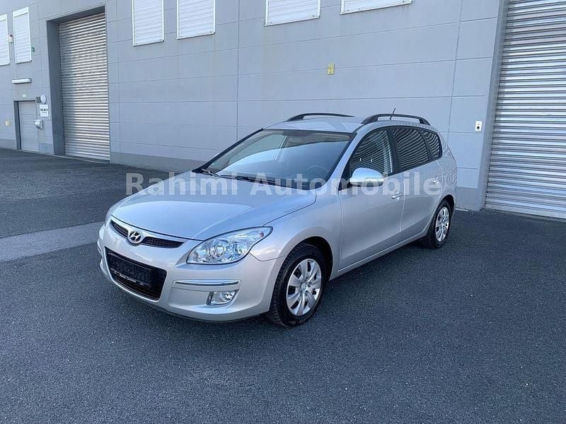 Silber Gebraucht 2009 Hyundai i30 Comfort Kombi | 5.500 € (Etwas zu teuer) - Bild 1/4