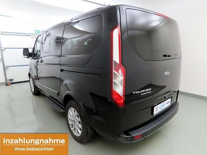 Gebraucht Ford Tourneo Titanium 150 PS (110 kW) 2023 Schwarz (obsidianschwarz) Van / Kleinbus