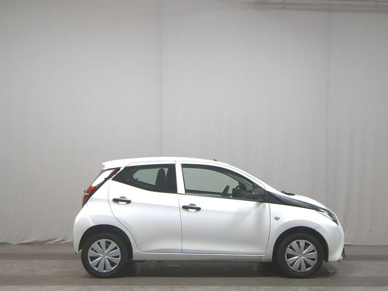 Weiss Gebraucht 2020 Toyota Aygo Kleinwagen | 6.980 € (Guter Preis) - Bild 1/4