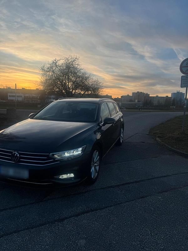 Gebraucht VW Passat 150 PS (110 kW) 2021 Grau Kombi