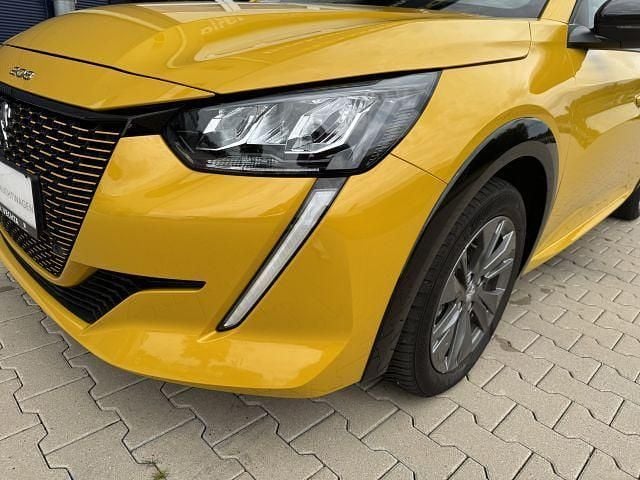 Gebraucht Peugeot e-208 Allure 100 kW (136 PS) 2022 Gelb Kleinwagen