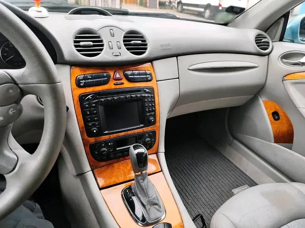Gebraucht Mercedes CLK320 218 PS (160 kW) 2003 Andere farben Cabrio