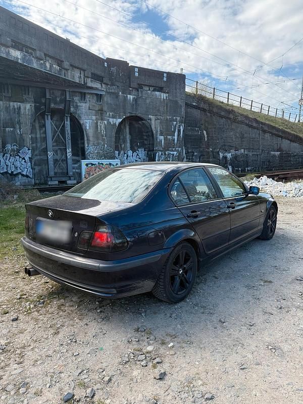 Gebraucht BMW 320 150 PS (110 kW) 1999 Blau Limousine
