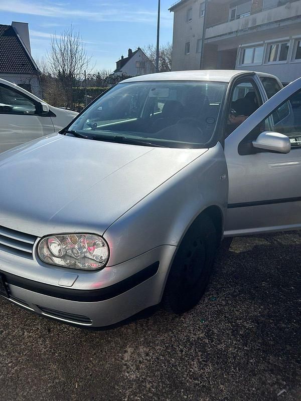 Gebraucht VW Golf IV 105 PS (77 kW) 2001 Silber Kleinwagen