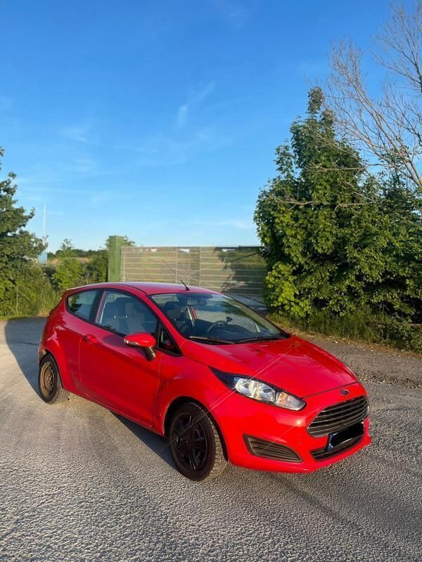 Rot Gebraucht 2025 Ford Fiesta Kleinwagen | 2.750 € - Bild 1/4