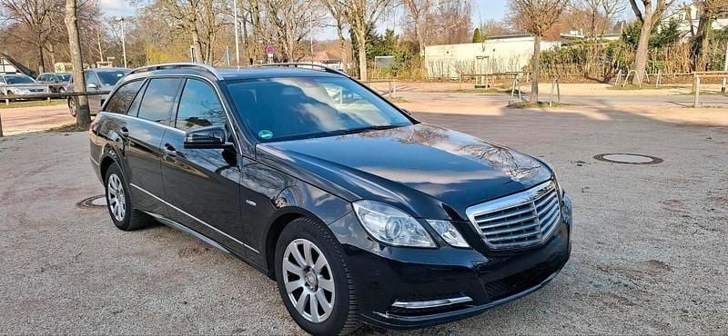 Gebraucht Mercedes E220 170 PS (125 kW) 2012 Schwarz Kombi