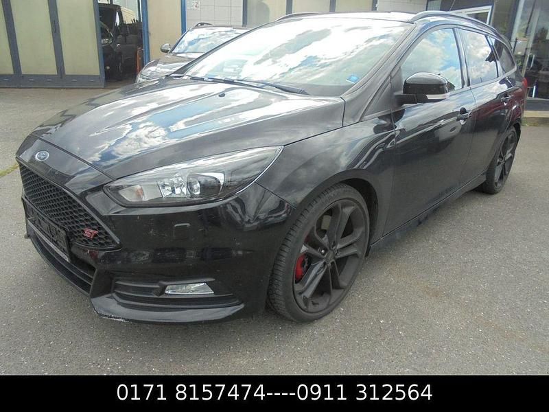 Schwarz Gebraucht 2016 Ford Focus ST Limousine | 12.950 € (Guter Preis) - Bild 1/4