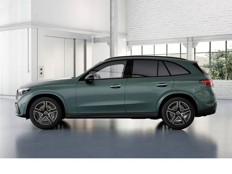 Gebraucht Mercedes GLC300 AMG 269 PS (197 kW) 2024 Metalliclack verdesilber (metallic) SUV