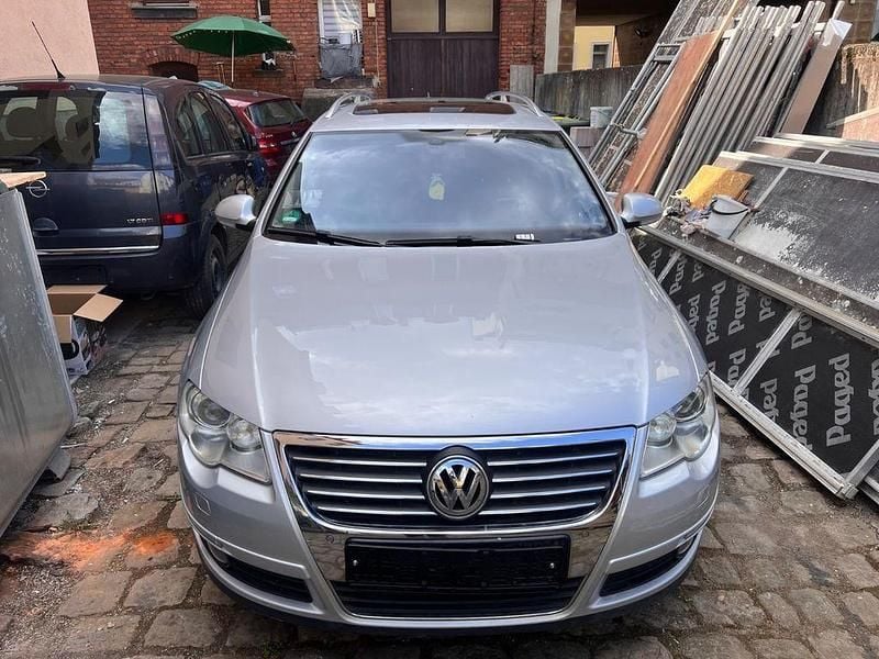 Second-hand VW Passat Sportline 140 CP (102 kW) 2008 Argintiu Berlinǎ