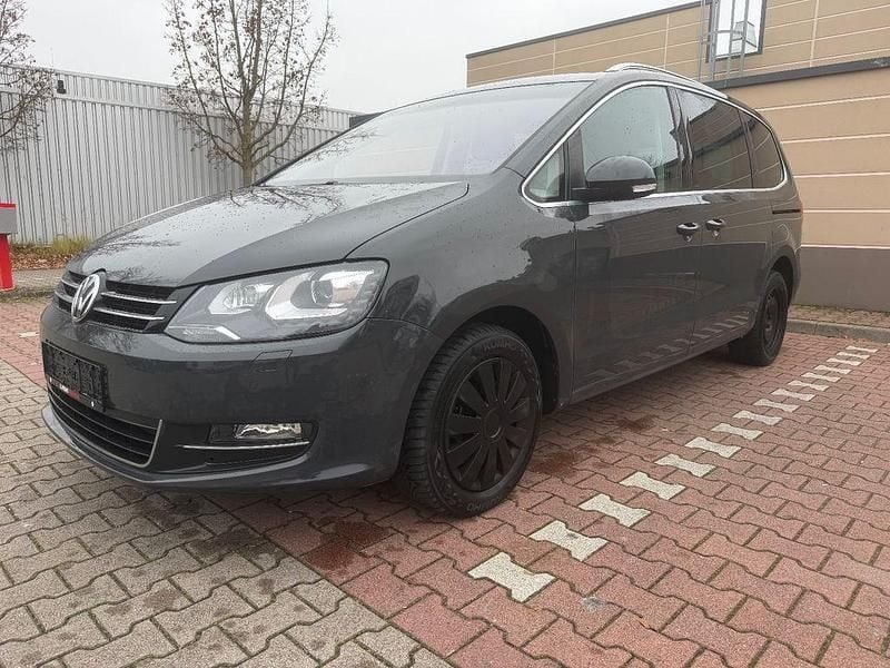 Grau Gebraucht 2015 VW Sharan Highline Van / Kleinbus | 10.999 € (Guter Preis) - Bild 1/4