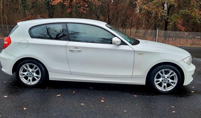 Gebraucht BMW 116 122 PS (89 kW) 2010 Weiß Kleinwagen