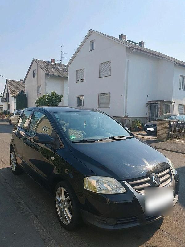 Gebraucht VW Fox 54 PS (39 kW) 2008 Schwarz Kleinwagen