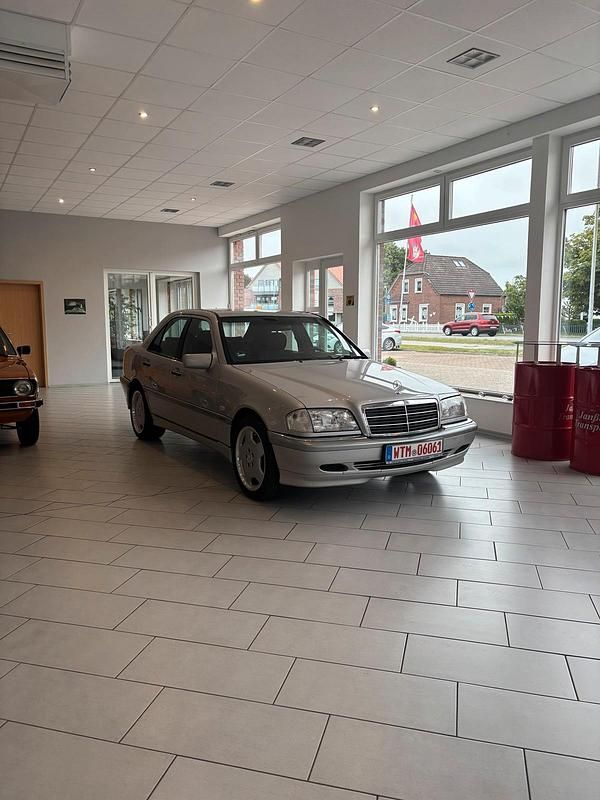 Silber Gebraucht 1997 Mercedes C240 Limousine | 9.000 € (Fairer Preis) - Bild 1/4