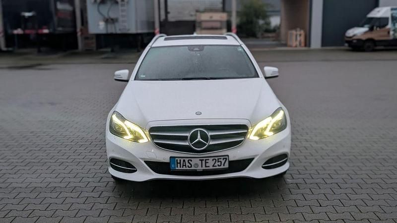 Weiß Gebraucht 2013 Mercedes E250 Kombi | 11.800 € (Superpreis) - Bild 1/4
