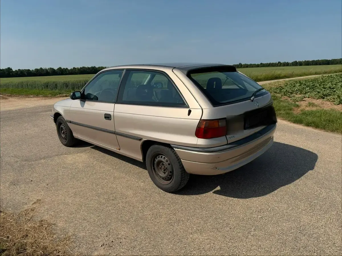 Gebraucht Opel Astra 75 PS (55 kW) 1997 Gold Coupé