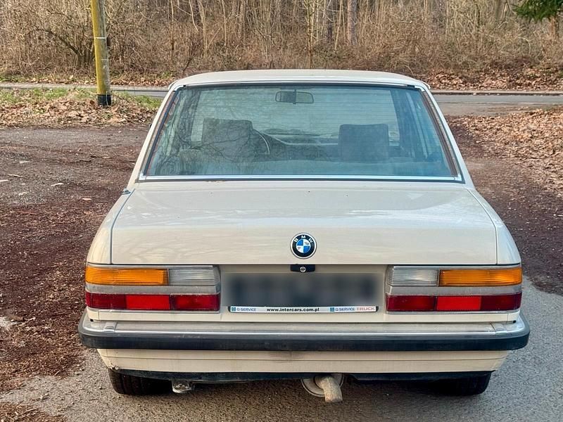 Beige Gebraucht 1987 BMW 524 Limousine | 6.999 € - Bild 1/4