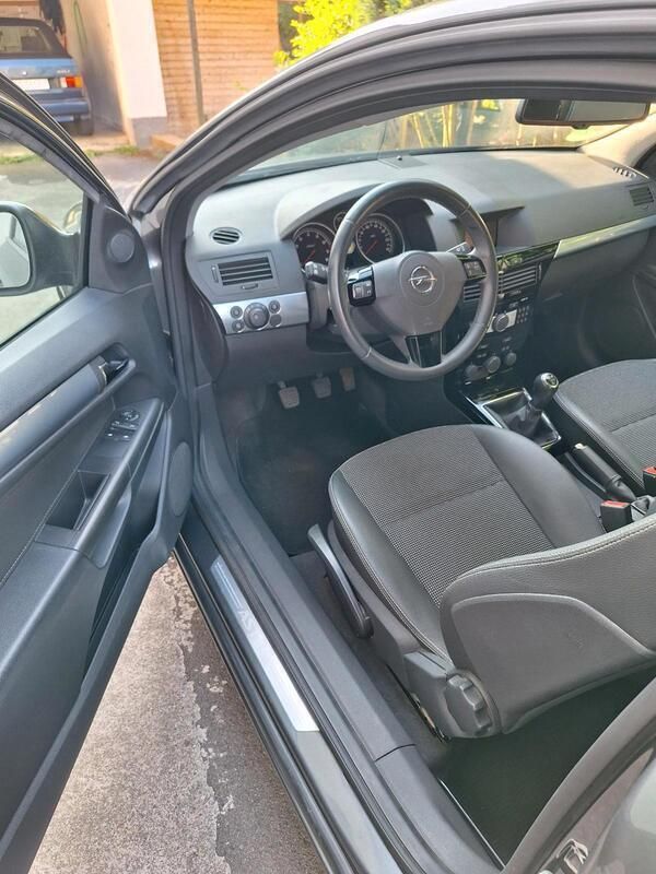 Andere außenfarben Gebraucht 2010 Opel Astra GTC Coupé | 3.750 € (Superpreis) - Bild 1/4