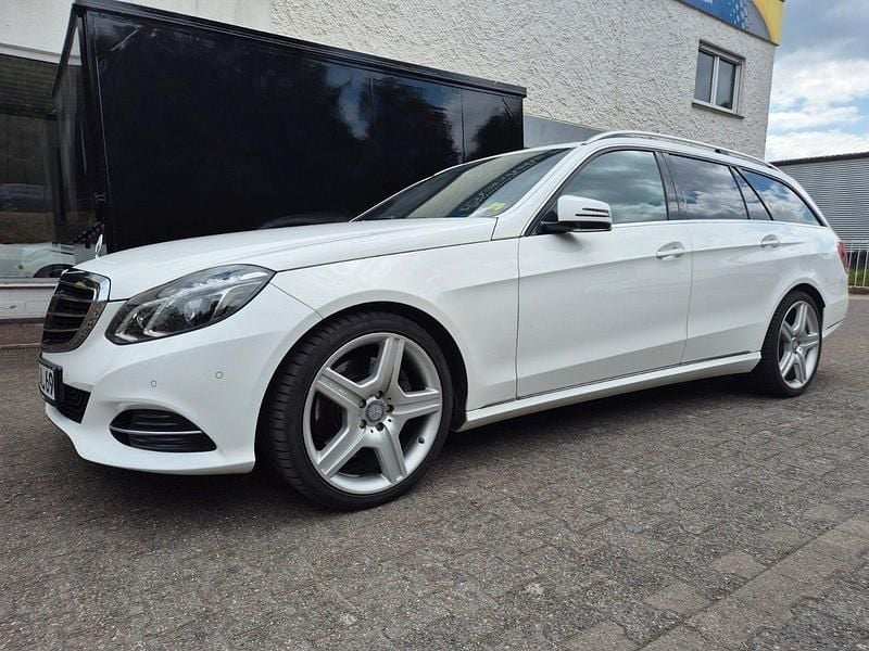 Weiß Gebraucht 2015 Mercedes E400 Kombi | 18.999 € (Guter Preis) - Bild 1/4