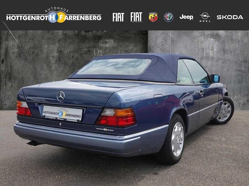 Gebraucht Mercedes E300 220 PS (161 kW) 1992 Blau Cabrio
