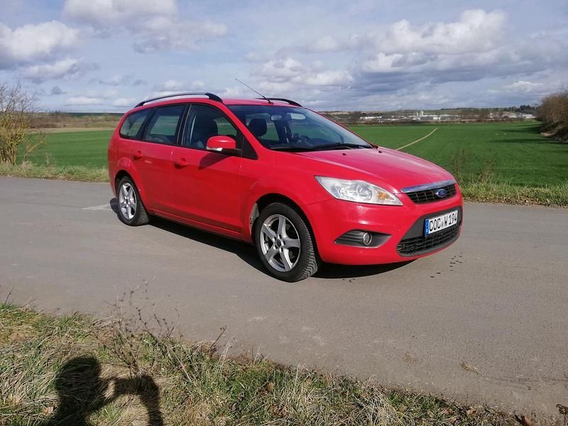 Gebraucht Ford Focus 109 PS (80 kW) 2010 Rot Kombi