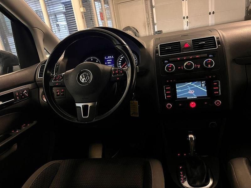 Second-hand VW Touran Highline 105 CP (77 kW) 2013 Gri Monovolum