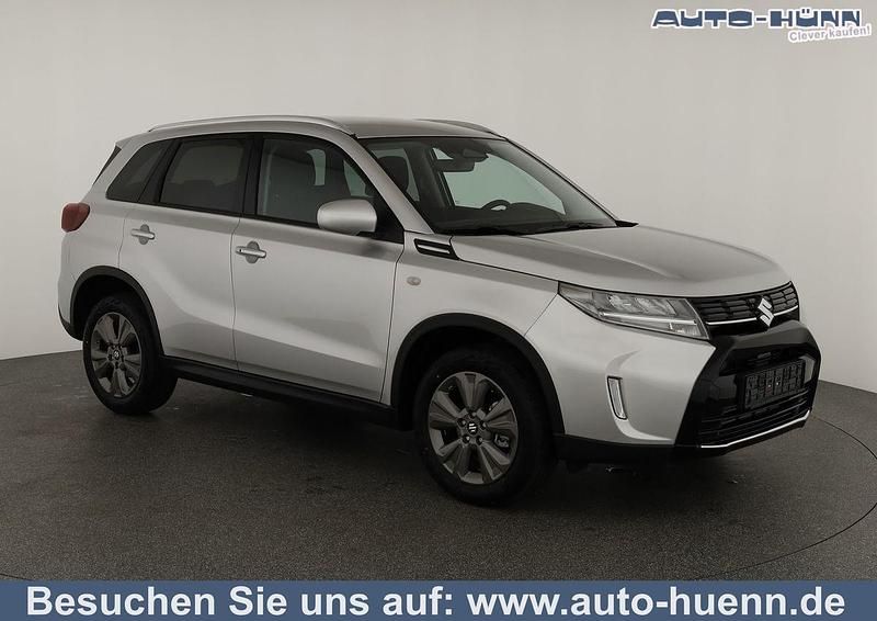 Silky silver metallic Neu 2025 Suzuki Vitara Comfort SUV | 25.995 € (Fairer Preis) - Bild 1/4