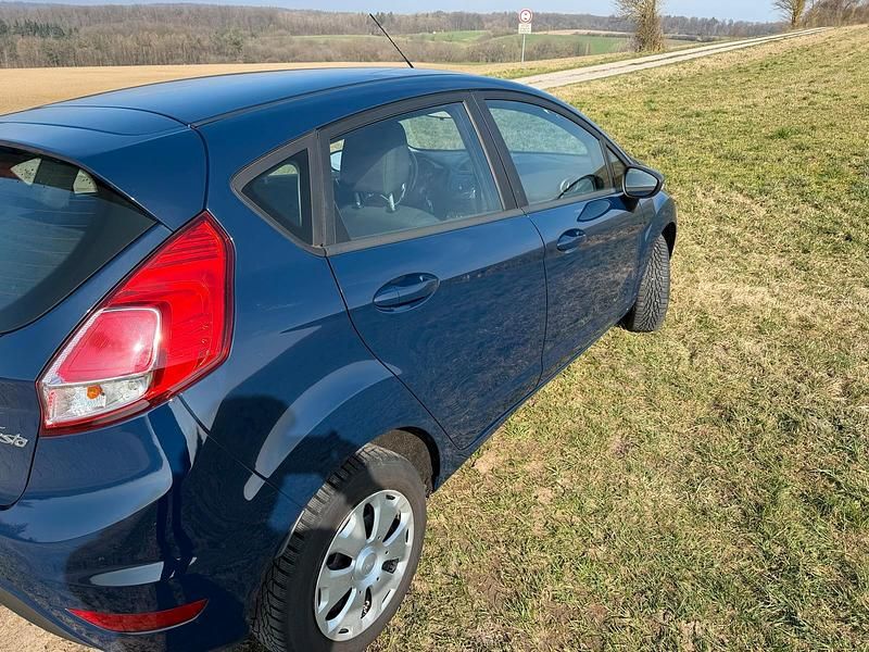 Gebraucht Ford Fiesta 95 PS (69 kW) 2017 Blau Limousine