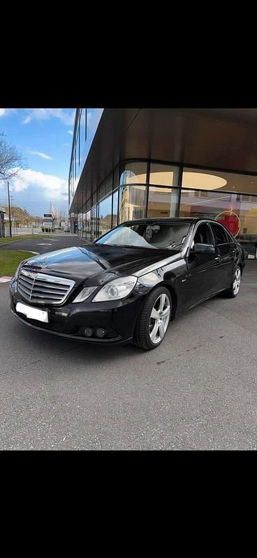 Gebraucht Mercedes E250 204 PS (150 kW) 2010 Schwarz Limousine