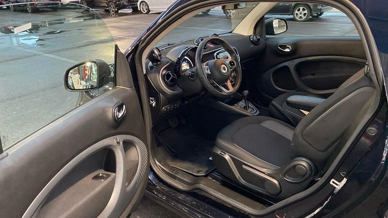 Gebraucht Smart ForTwo Coupé 60 kW (82 PS) 2021 Nachtschwarz Kleinwagen