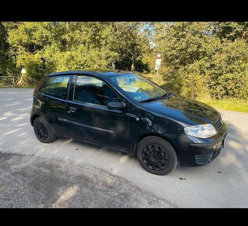 Schwarz Gebraucht 2003 Fiat Punto Kleinwagen | 800 € (Fairer Preis) - Bild 1/4
