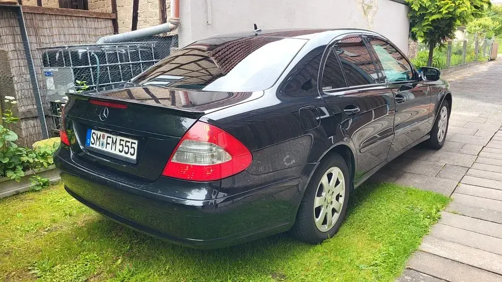 Gebraucht Mercedes E220 Avantgarde 170 PS (125 kW) 2009 Schwarz Limousine