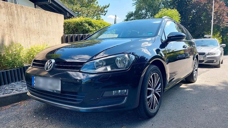 Schwarz Gebraucht 2016 VW Golf VII Allstar Kombi | 10.490 € (Fairer Preis) - Bild 1/4
