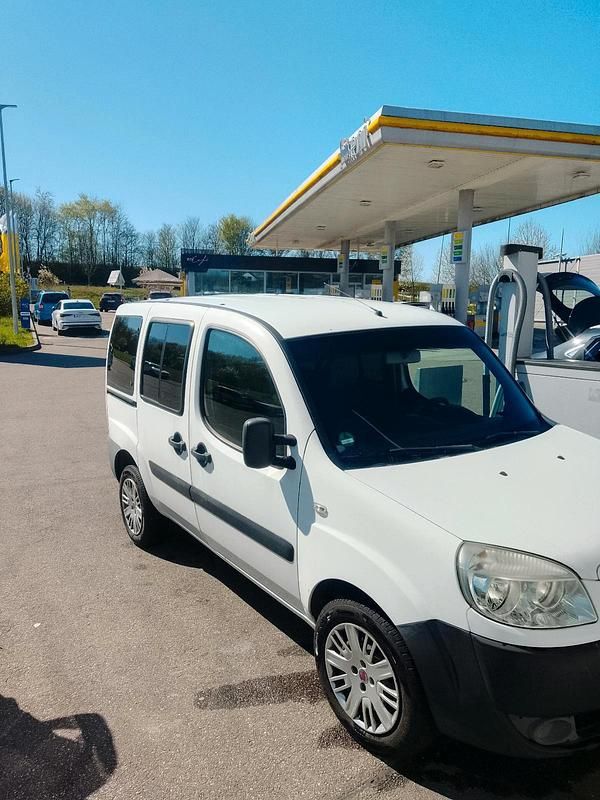Gebraucht Fiat Doblò 77 PS (56 kW) 2009 Weiß Van / Kleinbus