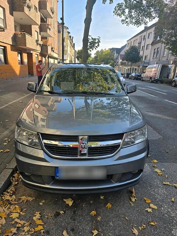 Grau Gebraucht 2010 Dodge Journey SUV | 4.299 € (Guter Preis) - Bild 1/4