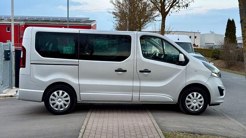 Gebraucht Opel Vivaro 145 PS (106 kW) 2015 Silber Van / Kleinbus